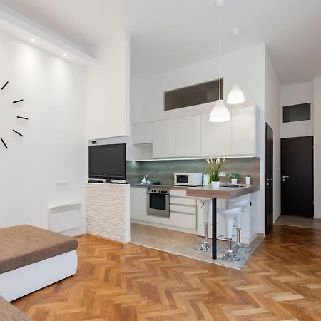 Szent Istvan Ter 4 Next To Basilica A 1 Bedroom ブダペスト エクステリア 写真