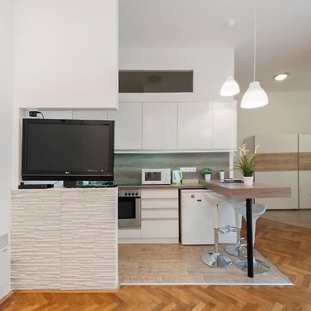 Szent Istvan Ter 4 Next To Basilica A 1 Bedroom ブダペスト エクステリア 写真