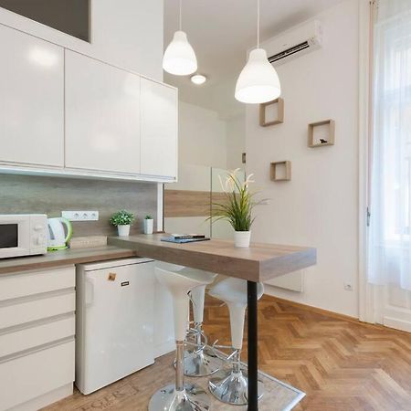 Szent Istvan Ter 4 Next To Basilica A 1 Bedroom ブダペスト エクステリア 写真