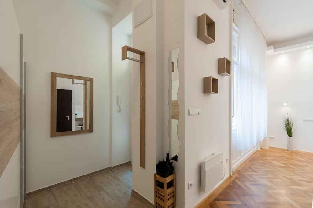 Szent Istvan Ter 4 Next To Basilica A 1 Bedroom ブダペスト エクステリア 写真
