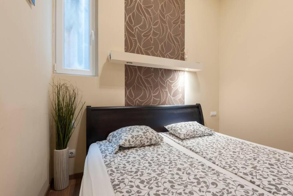 Szent Istvan Ter 4 Next To Basilica A 1 Bedroom ブダペスト エクステリア 写真