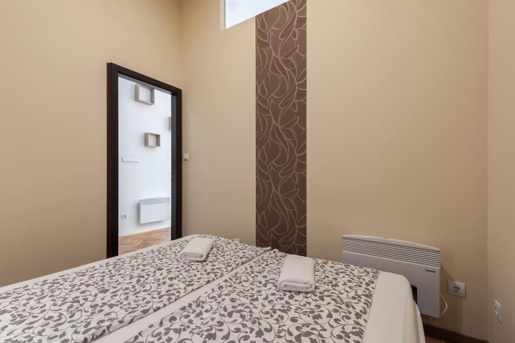 Szent Istvan Ter 4 Next To Basilica A 1 Bedroom ブダペスト エクステリア 写真