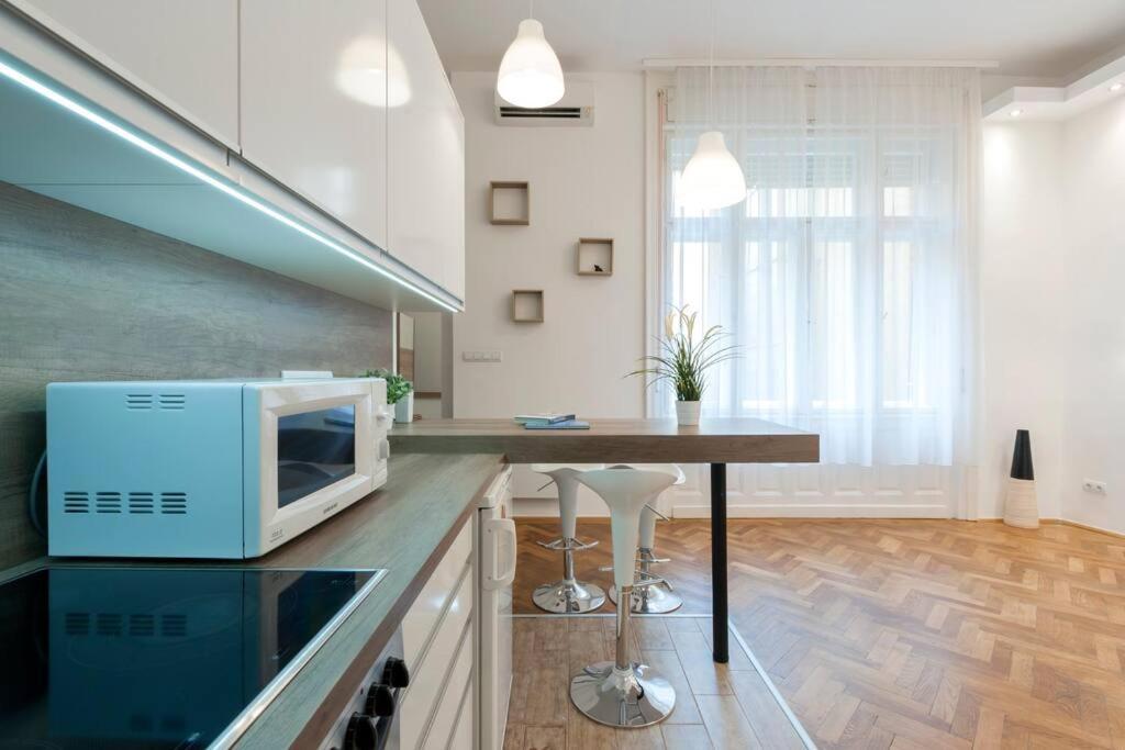 Szent Istvan Ter 4 Next To Basilica A 1 Bedroom ブダペスト エクステリア 写真